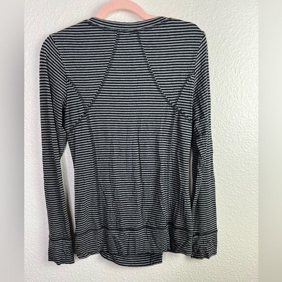CAbi maternity striped long sleeve top size M - Picture 3 of 3